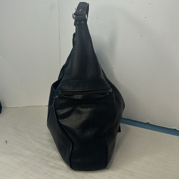 PERLINA Black Leather SHOULDER BAG - Picture 4 of 10